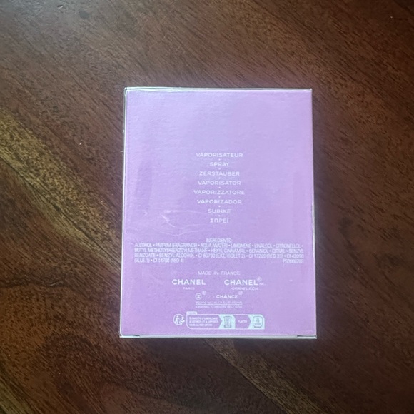 CHANEL La Crème Main Hand Cream - White and Black - Picture 4 of 5